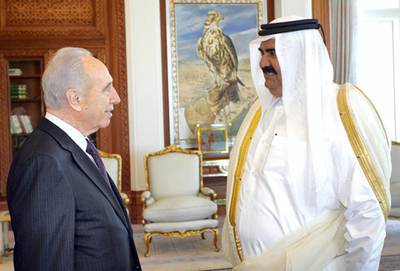 Qatar's Emir Sheikh Hamad bin Khalifa al-Thani (R) greets Israel's Deputy Prime Minister Shimon Peres in Doha, 30 January 2007. Peres flew to the Gulf state of Qatar yesterday where he will take part in a debate on the Middle East with students, a spokeswoman for the veteran leader told AFP. Peres "will put forward the Israeli position in front of 300 students," Sharon Kravicky said. The debate is an initiative by the Qatar Foundation for Education, Science and Development. AFP PHOTO/STR (Photo by KHALED MOUFTAH / AFP)