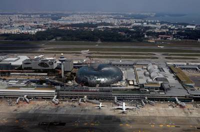 FILE PHOTO: Singapore's Changi Airport is being expanded to handle rising Asian air traffic. Picture taken April 3, 2018. REUTERS/Edgar Su/File Photo