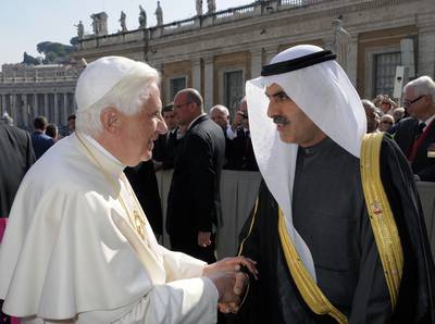 Pope Benedict greets Abdul Aziz al-Ghurair, speaker of the Federal National Council of the United Arab Emirates, at the Vatican, October 22, 2008. Reuters