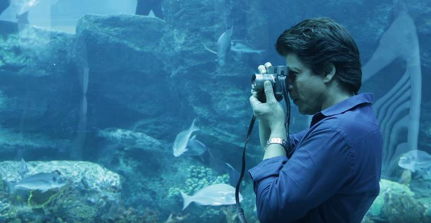 Shah Rukh Khan in Dubai Mall's aquarium