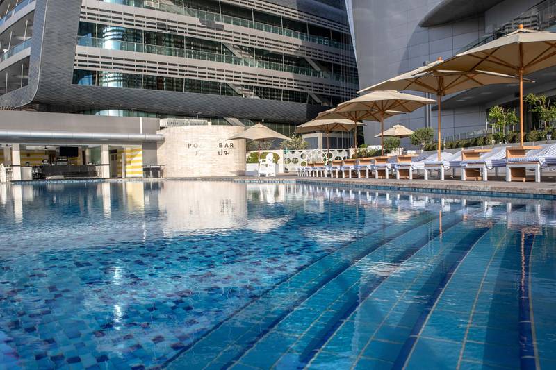 The adults-only pool at Conrad Abu Dhabi Etihad Towers has a swim-up bar.