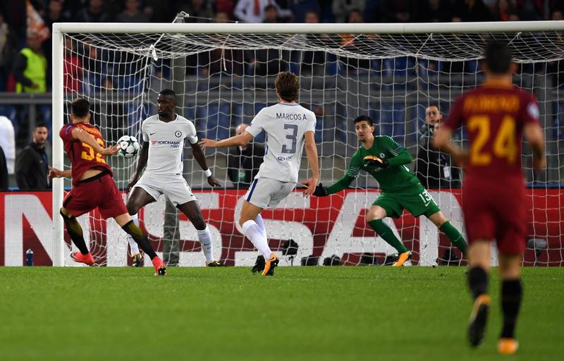 ROME, ITALY - OCTOBER 31: Stephan El Shaarawy of AS Roma scores his sides first goal during behind Thibaut Courtois of Chelsea the UEFA Champions League group C match between AS Roma and Chelsea FC at Stadio Olimpico on October 31, 2017 in Rome, Italy.  (Photo by Shaun Botterill/Getty Images)