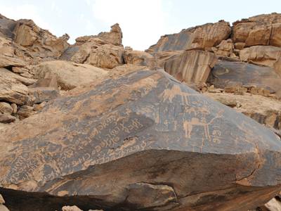 Several Thamudic inscriptions and camels are
depicted on a rock lying at the base of
Jabal Umm Sinman, Jubbah.