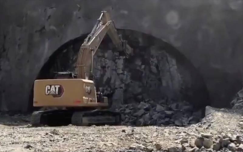 Screen shots taken from the Etihad Rail promo video show a digger beginning tunnelling work