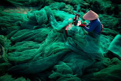 Tran Tuan Viet - Sewing Net (Phu Yen, Vietnam)As fish stocks decrease fishing methods become increasingly extreme. Destructive fishing with small hole net devastate the marine environment.