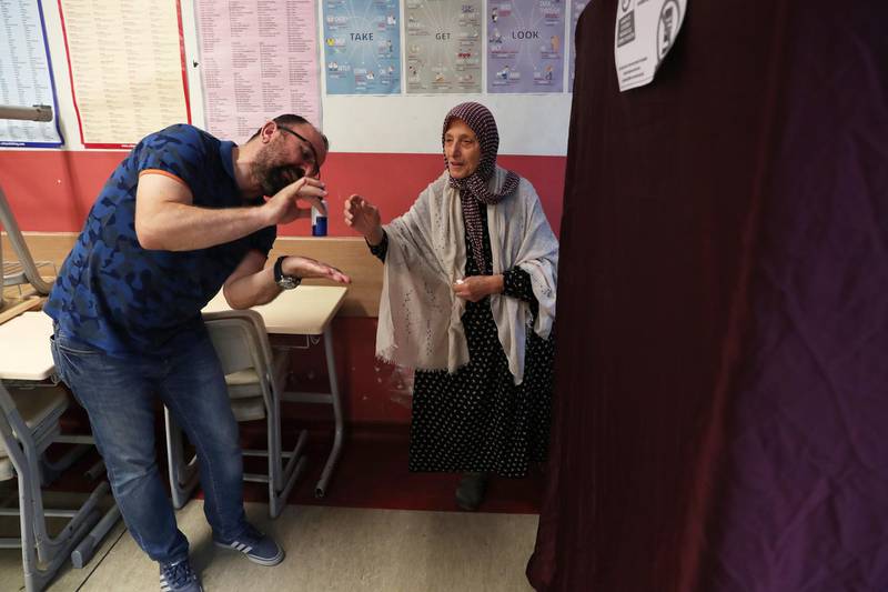 Turkish people cast their vote for the presidential and parliamentary elections in Istanbul, Turkey, on June 24, 2018. Srdjan Suki / EPA