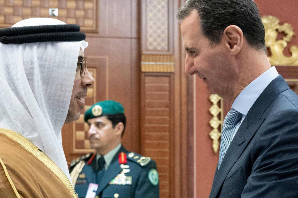 Sheikh Mansour bin Zayed se reúne con el presidente sirio Bashar Al Assad