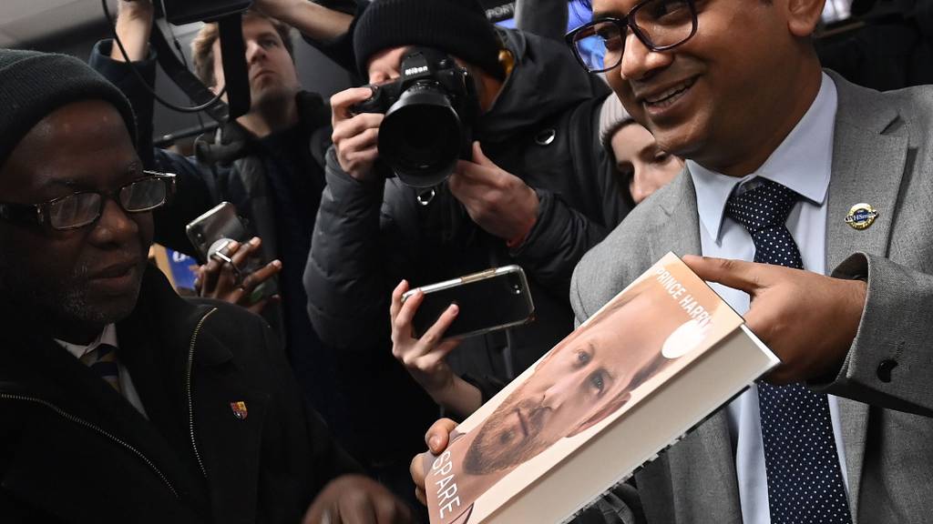 Readers rush to scoop first UK hardback copies of Prince Harry's memoir