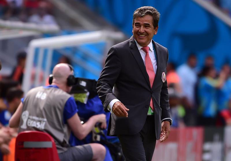 Costa Rica's Colombian coach Jorge Luis Pinto reacts during a Group D football match between Italy and Costa Rica at the Pernambuco Arena in Recife during the 2014 FIFA World Cup on June 20, 2014.   AFP PHOTO / RONALDO SCHEMIDT (Photo by RONALDO SCHEMIDT / AFP)