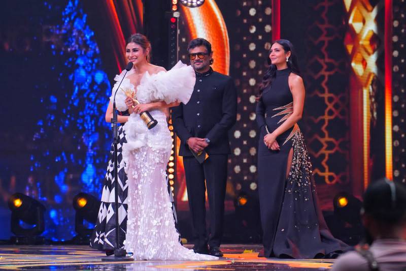 Mouni Roy with her Best Supporting Actor (Female) award for Brahmastra: Part One - Shiva. Photo: IIFA