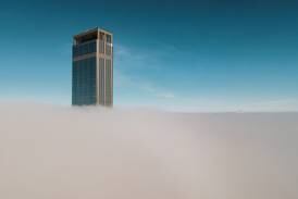 A tower of Abu Dhabi Plaza sticks out of a blanket of thick fog in Astana, Kazakhstan, March 24, 2023.  REUTERS / Turar Kazangapov     TPX IMAGES OF THE DAY