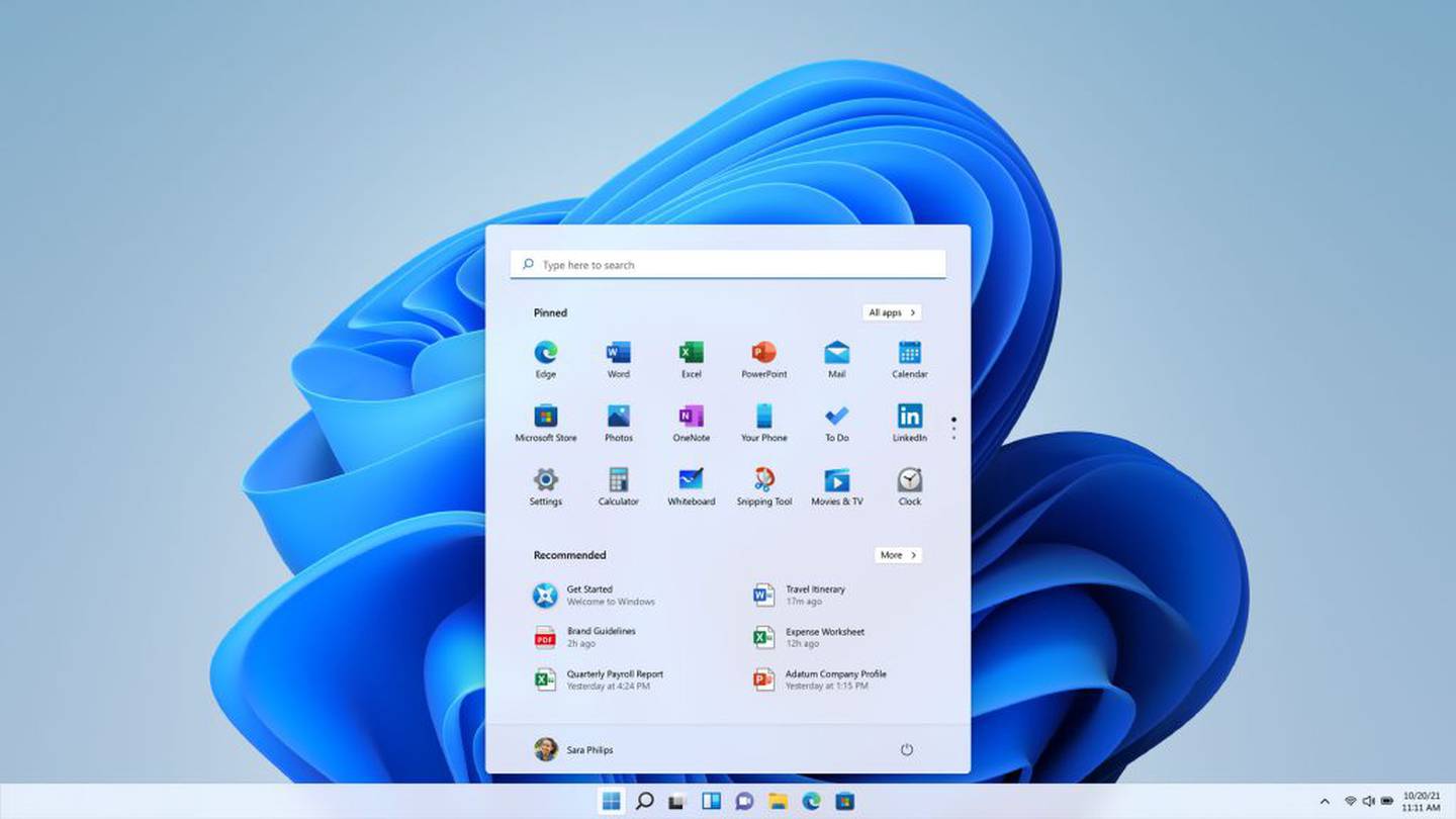 The redesigned desktop and Start Menu of Microsoft's Windows 11. Photo: Microsoft