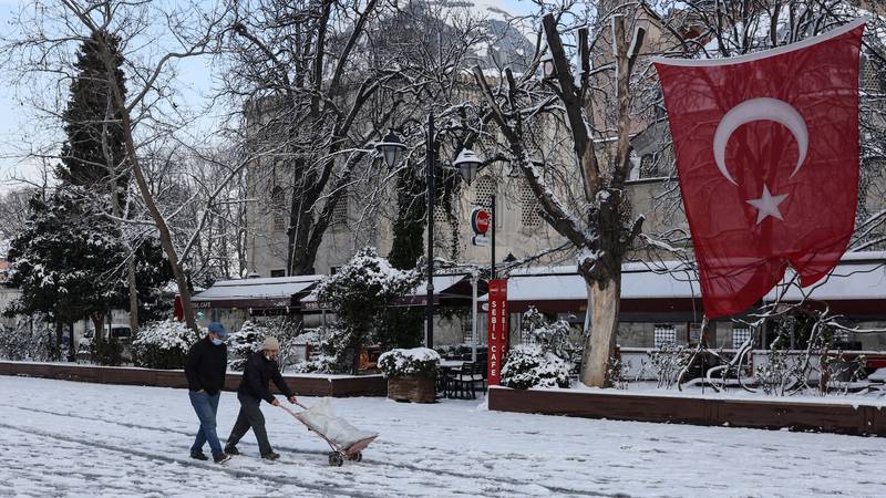 An image that illustrates this article Heavy snowfall hits Istanbul