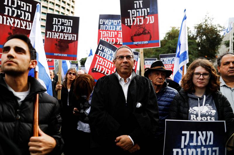 Private Israeli lawyers protest Netanyahu's government court reform in what they call "a political threat to the judicial system and democracy" outside the Tel Aviv District Court, Israel January 12, 2023.  REUTERS / Corinna Kern
