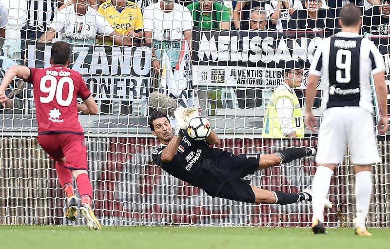 epa06152151 Juventus' Gianluigi Buffon in action during the Italian Serie A soccer match between Juventus and Cagliari at the Allianz Stadium in Turin, Italy, 19 August 2017.  EPA/ALESSANDRO DI MARCO