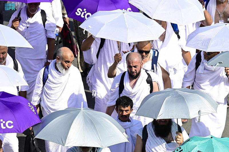Hajj pilgrims head to Mina for the day of Tarwiyah as temperatures hit 44ºC. SPA