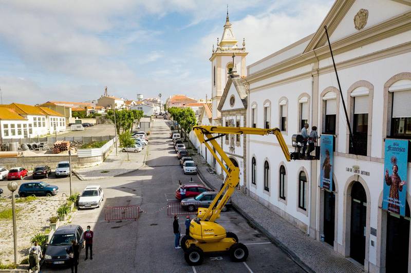 A manlift crane elevates relatives of elderly residents of Santo Antonio retirement house in Figueira da Foz, to allow them meeting but keeping their social distance, Portugal. AFP