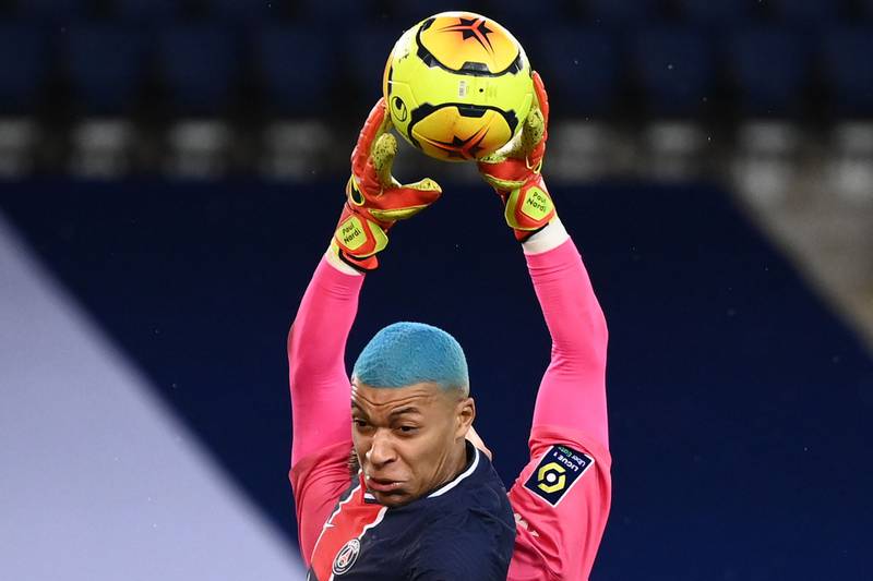 Lorient's French goalkeeper Paul Nardi also had a blue rinse. AFP
