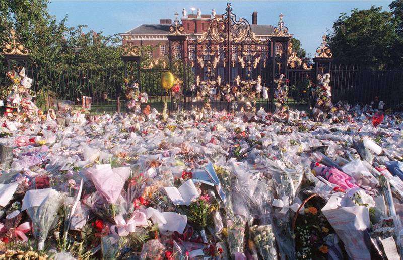 Floral tributes for Princess Diana in front of Kensington Palace in London, in 1997. AFP
