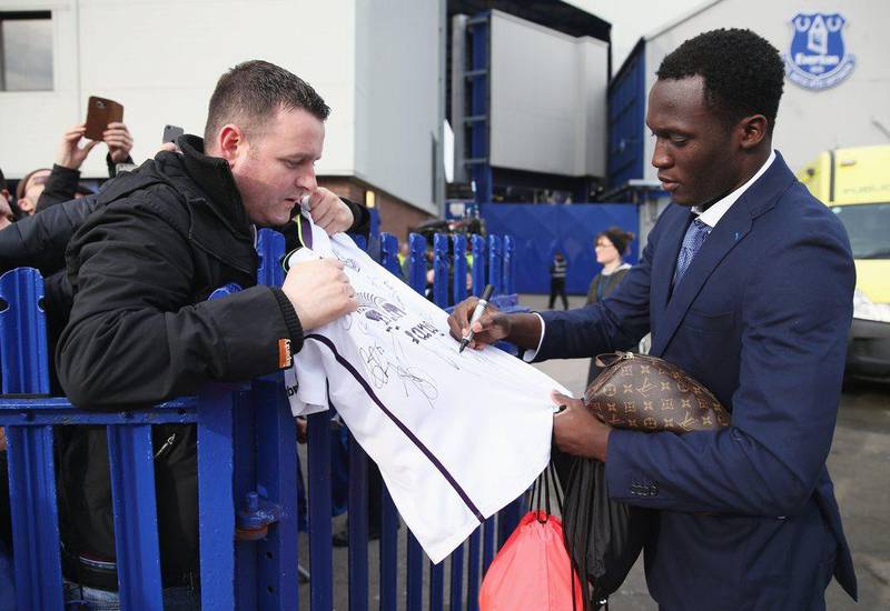Romelu Lukaku of Everton signs autographs for fans on arrival at the stadium before the FA Cup sixth round match between Everton and Chelsea at Goodison Park on March 12, 2016 in Liverpool, England. (Photo by Chris Brunskill/Getty Images)