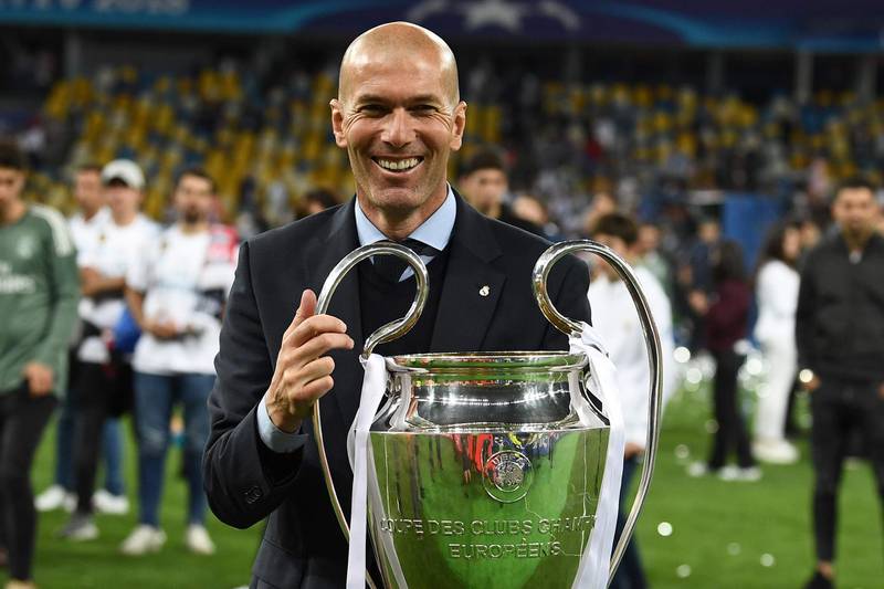 TOPSHOT - Real Madrid's French coach Zinedine Zidane holds the trophy as he celebrates winning  the UEFA Champions League final football match between Liverpool and Real Madrid at the Olympic Stadium in Kiev, Ukraine, on May 26, 2018. / AFP / FRANCK FIFE
