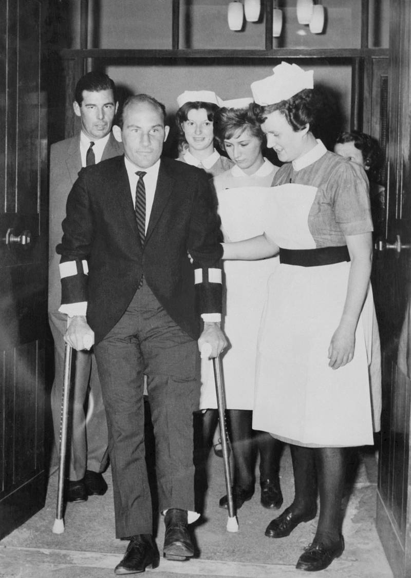 Stirling Moss leaves a hospital in London on June 23, 1962 following a crash at Goodwood in April. AFP