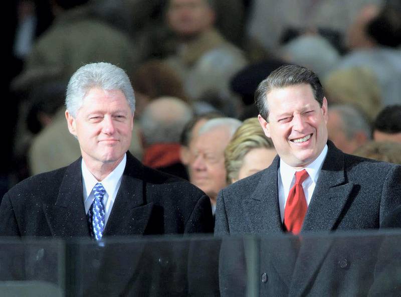 US President Bill Clinton and Vice President Al Gore stand on the podium as they await the inauguration of US President-elect George W. Bush 20 January 2001 at the US Capitol in Washington, DC. AFP PHOTO/PAUL RICHARDS (Photo by PAUL J. RICHARDS / AFP)