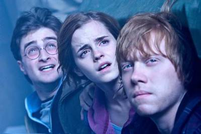 (L-r) DANIEL RADCLIFFE as Harry Potter, EMMA WATSON as Hermione Granger and RUPERT GRINT as Ron Weasley in Warner Bros. PicturesÕ fantasy adventure ÒHARRY POTTER AND THE DEATHLY HALLOWS Ð PART 2,Ó a Warner Bros. Pictures release.   