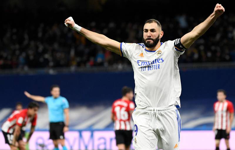Real Madrid's French forward Karim Benzema celebrates after scoring his team's first goal during the Spanish league football match between Real Madrid CF and Athletic Club Bilbao at the Santiago Bernabeu stadium in Madrid on December 1, 2021.  (Photo by PIERRE-PHILIPPE MARCOU  /  AFP)