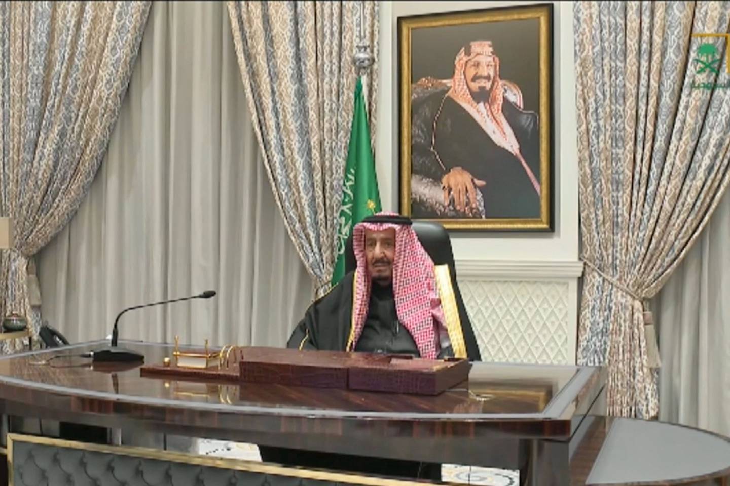 Saudi Arabian King Salman bin Abdulaziz during his annual speech on December 30, 2021. A portrait of his father, Abdulaziz, hangs behind him. Photo: Saudi TV / AFP