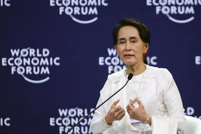 epa07016243 Myanmar's State Counsellor Aung San Suu Kyi (R) speaks during the World Economic Forum on ASEAN at the National Convention Center in Hanoi, Vietnam, 13 September 2018.  EPA/LUONG THAI LINH