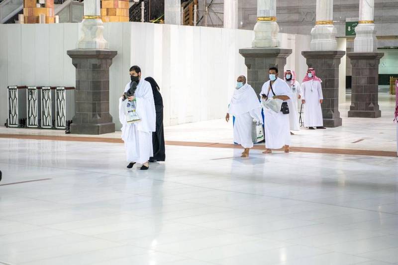 The first group of Muslims, allowed in the mosque compound by appointment, arrive at the Grand Mosque to perform Umrah. Courtesy General Presidency for the Affairs of the Grand Mosque and the Prophet's Mosque