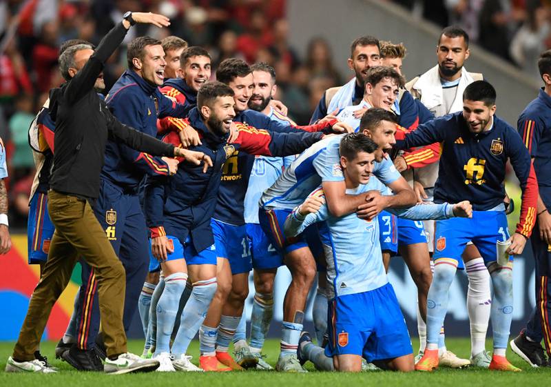 Spain's forward Alvaro Morata (C,R) celebrates with teammates after his team victory in the UEFA Nations League, league A, group 2 football match between Portugal and Spain, at the Municipal Stadium in Braga on September 27, 2022.  - Spain won 0-1.  (Photo by MIGUEL RIOPA  /  AFP)