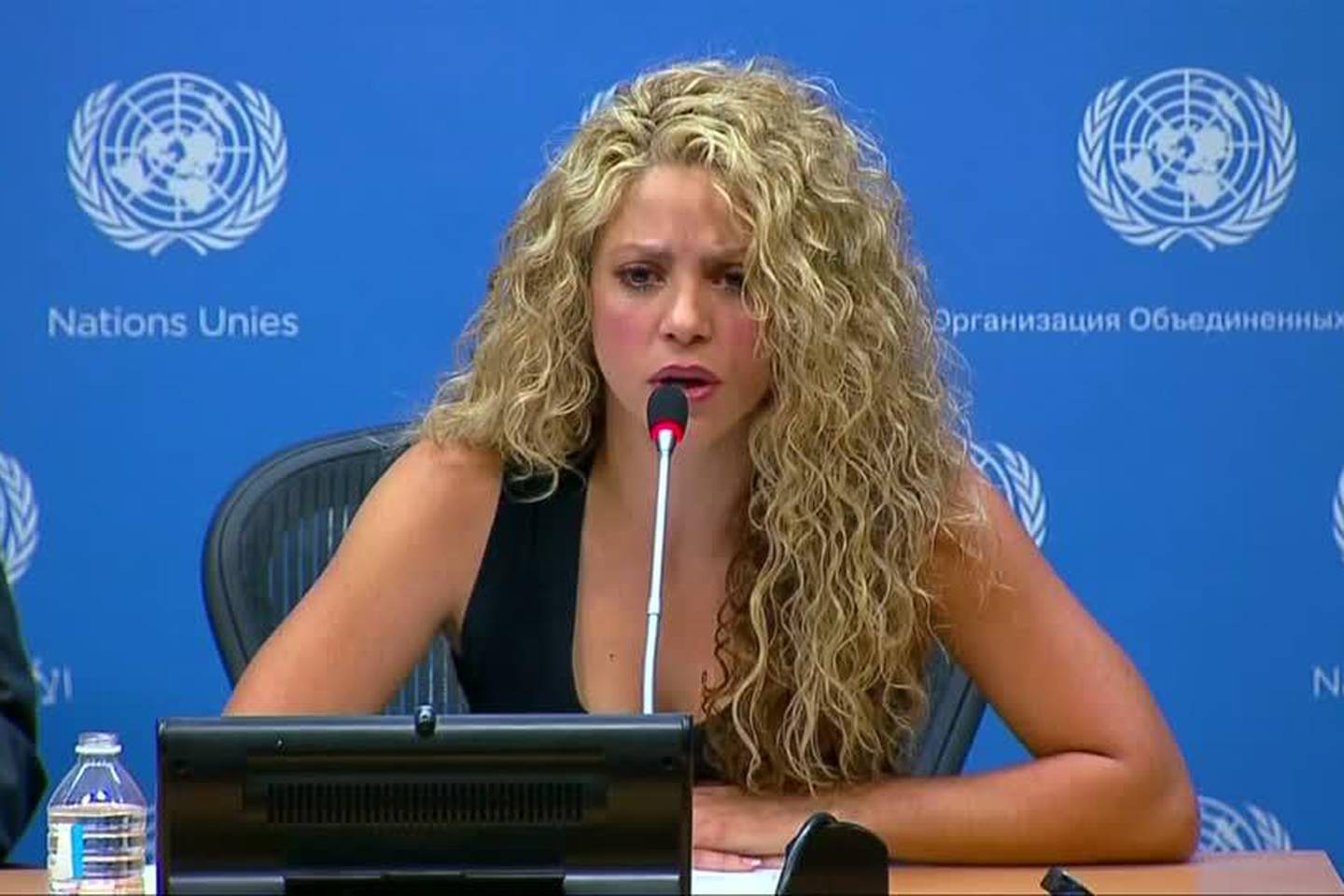 Shakira: children should not pay the price of war - video