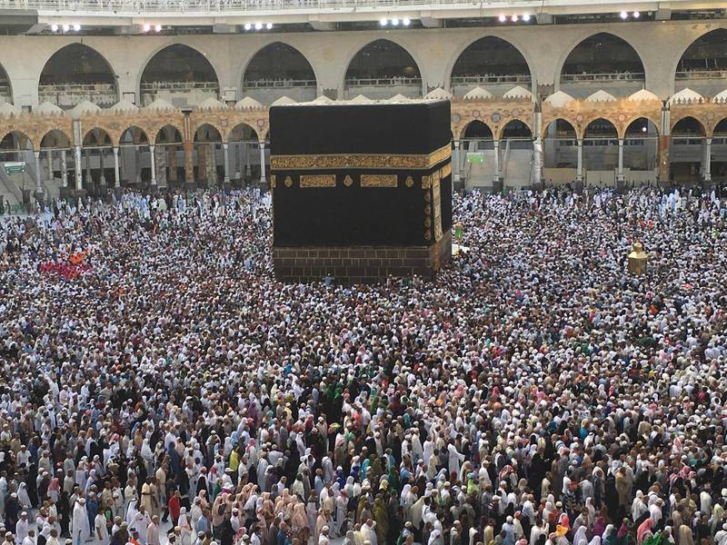 Muslim pilgrims circumambulate the Kaaba, Islam's holiest shrine, at the Grand Mosque in Saudi Arabia's holy city of Mecca on September 3, 2017, during the annual Hajj pilgrimage. / AFP PHOTO / KARIM SAHIB
