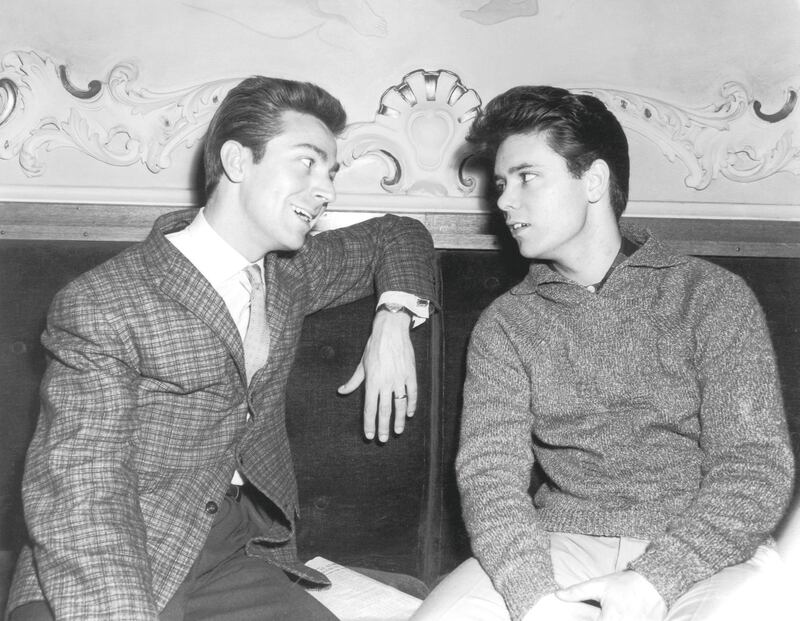 English comedian Des O'Connor (left) with pop singer Cliff Richard during rehearsals for the show 'Stars In Your Eyes' at the London Palladium, 26th May 1960. (Photo by Central Press/Hulton Archive/Getty Images)