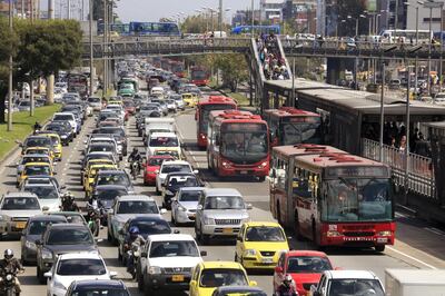 Cars and public buses are seen in a traffic jam along a main street ahead of local elections in Bogota, October 20, 2015. The local elections in Colombia will be held on Sunday October 25 amid outrage over chaotic transport, increased insecurity, dirty streets and corruption in the capital. Picture taken on October 20, 2015. REUTERS/Jose Miguel Gomez