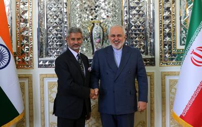 Iran's Foreign Minister Mohammad Javad Zarif (R) welcomes his Indian counterpart Subrahmanyam Jaishankar in the capital Tehran, on December 22, 2019. / AFP / ATTA KENARE
