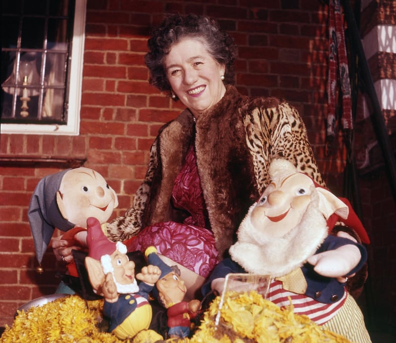 BM3B7Y ENID BLYTON - English childrens' writer (1897-1968) at her Green Hedges home in Beaconsfield in 1962
