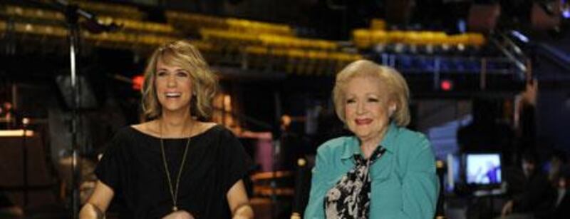 Betty White (right) on the set of Saturday Night Live with Kristen Wiig.