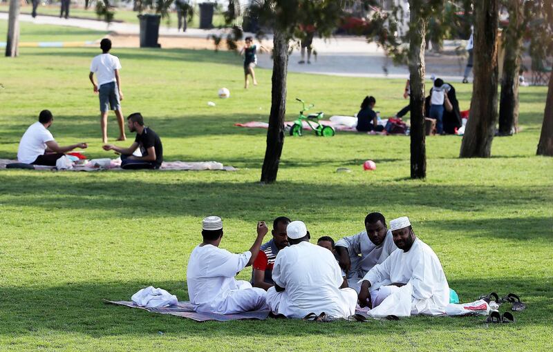 RAS AL KHAIMAH , UNITED ARAB EMIRATES , DEC 02  – 2017 :- People enjoying with their family and friends on the National Day at Al Saqr park in Ras Al Khaimah. (Pawan Singh / The National) Story by Anna Zacharias