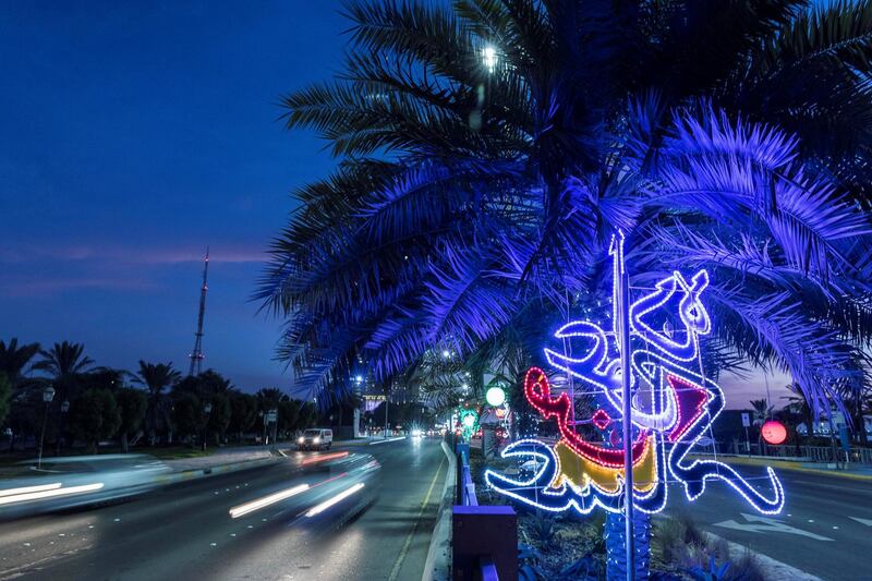 ABU DHABI, UNITED ARAB EMIRATES. 30 AUGUST 2017. Eid Al Adha lights along the Corniche rd. (Photo: Antonie Robertson/The National) Journalist:  None. Section: National.