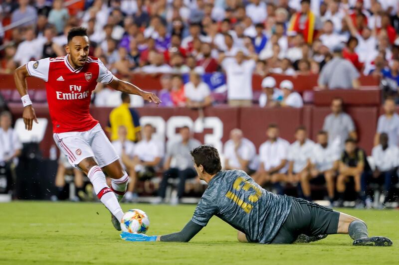 epa07736270 Real Madrid goalkeeper Thibaut Courtois (R) stops a shot by Arsenal forward Pierre-Emerick Aubameyang (L) during the second half of the International Champions Cup (ICC) soccer match between Real Madrid and Arsenal at FedEx Field in Landover, Maryland, USA, 23 July 2019.  EPA/ERIK S. LESSER