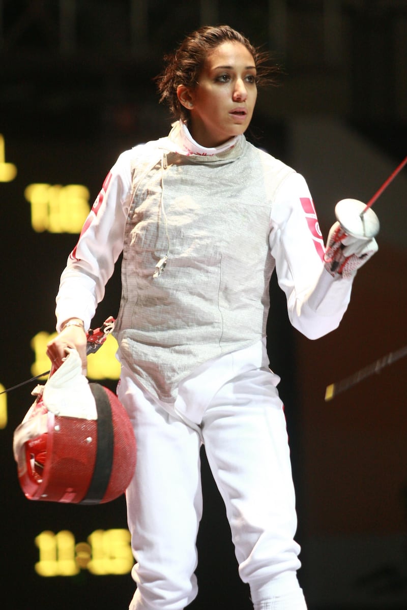 Tunisia's Ines Boubakri prepares to compete against Britain's Emanuel Martina during the Women's Foil competition during the 2011 World Fencing Championships in Catania on October 11, 2011. AFP PHOTO / MARCELLO PATERNOSTRO (Photo by MARCELLO PATERNOSTRO / AFP)