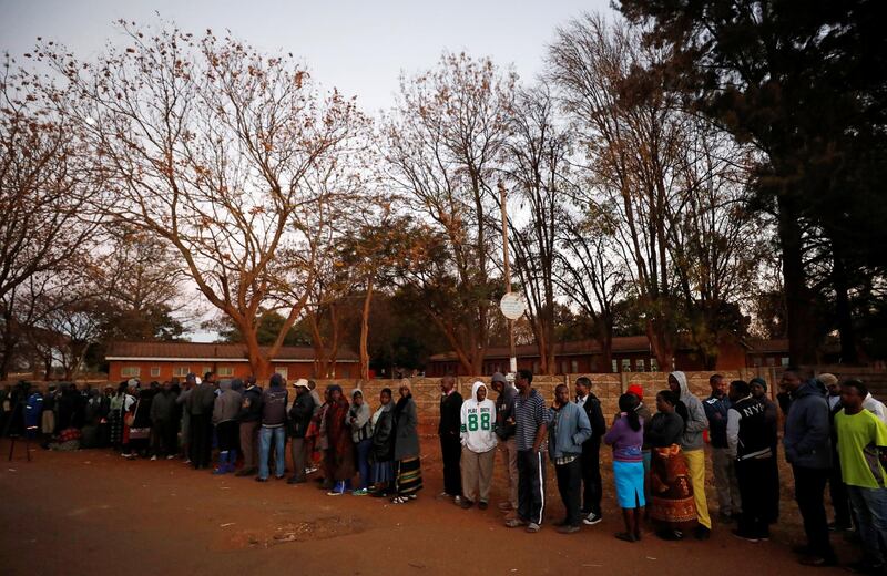 Zimbabwean voters queue to cast their ballots in the country's general elections in Harare, Zimbabwe. REUTERS / Mike Hutchings