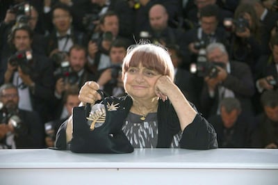 Film director Agnes Varda poses with her honorary Palme d’Or in her handbag in 2018. Reuters