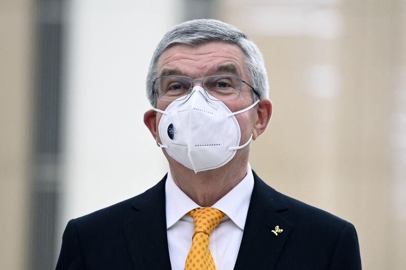 (FILES) This file photo taken on November 16, 2020 shows International Olympic Committee (IOC) president Thomas Bach wearing a face mask as he arrives to meet with the Tokyo governor in Tokyo. A visit by International Olympic Committee president Thomas Bach to Japan this month has been postponed, the Tokyo 2020 organising committee said on May 10, 2021, as virus cases surge less than three months before the Games. / AFP / CHARLY TRIBALLEAU
