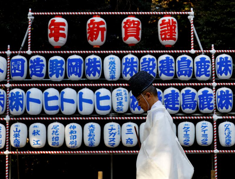 A Shinto priest makes his way to attend the Ohara ceremony, the annual ritual to cleanse people of their sins and purify them, on the last day of the year at the Meiji Shrine, in Tokyo. Reuters