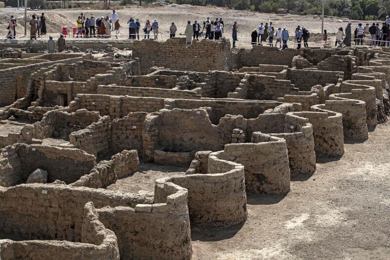 Mudrick walls of the ancient pharaonic city discovered near Luxor, Egypt. / AFP / Khaled DESOUKI
