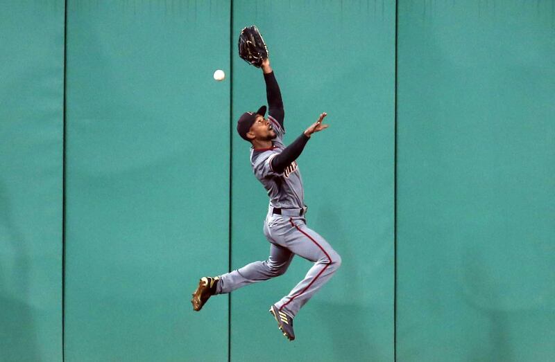 Arizona Diamondbacks center fielder Jarrod Dyson tries to catch a ball during the fifth inning at PNC Park.  Reuters